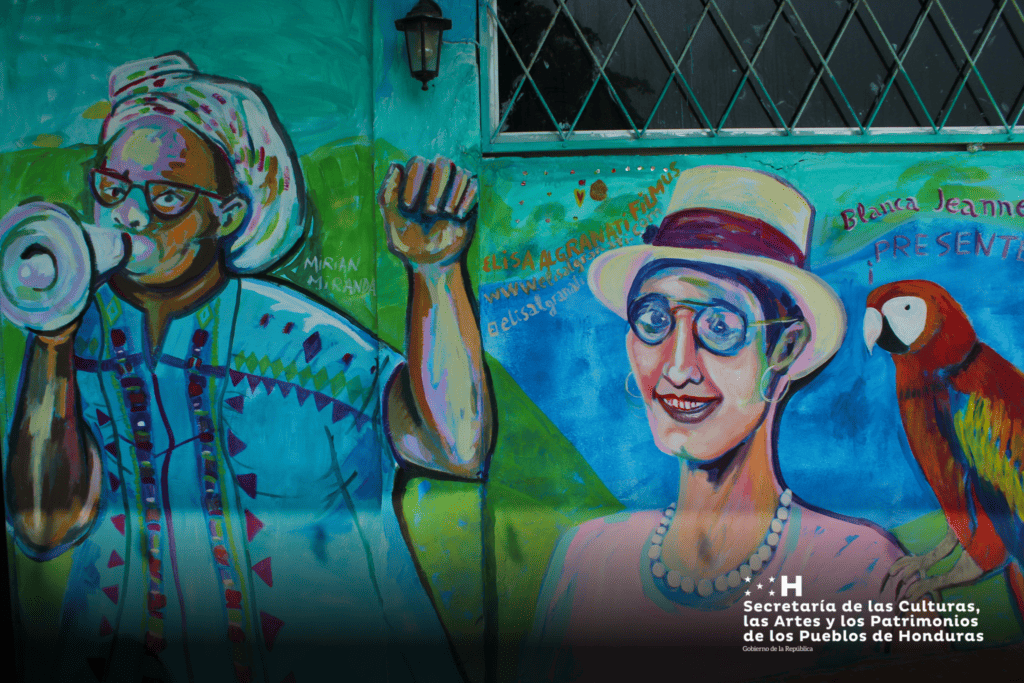 Diferentes murales retratan la esencia de la ambientalista Blanca Jeannette Kawas. 