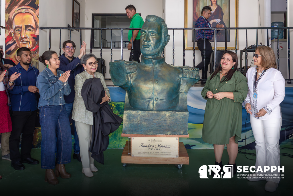 SECAPPH devela busto del General Francisco Morazán