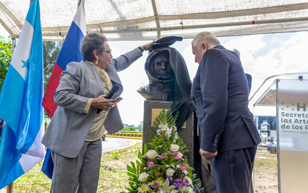 BUSTO YURI GAGARIN