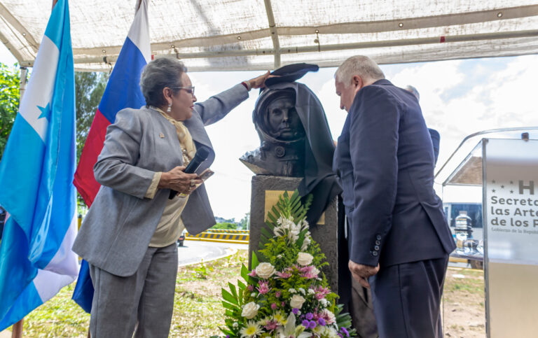 BUSTO YURI GAGARIN