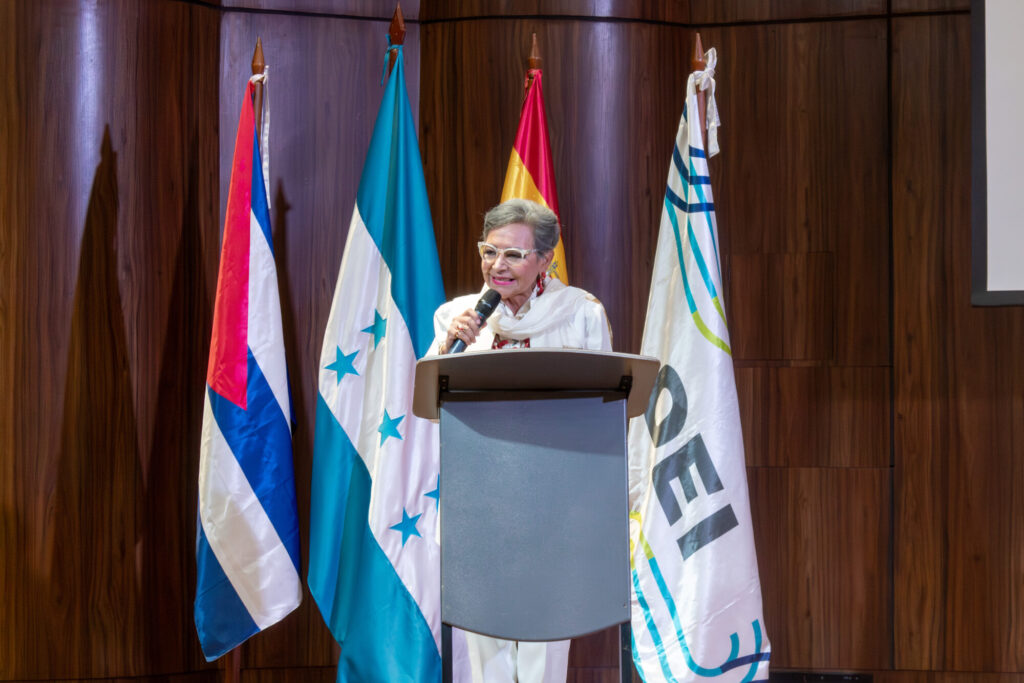 La ministra, Annarella Vélez 