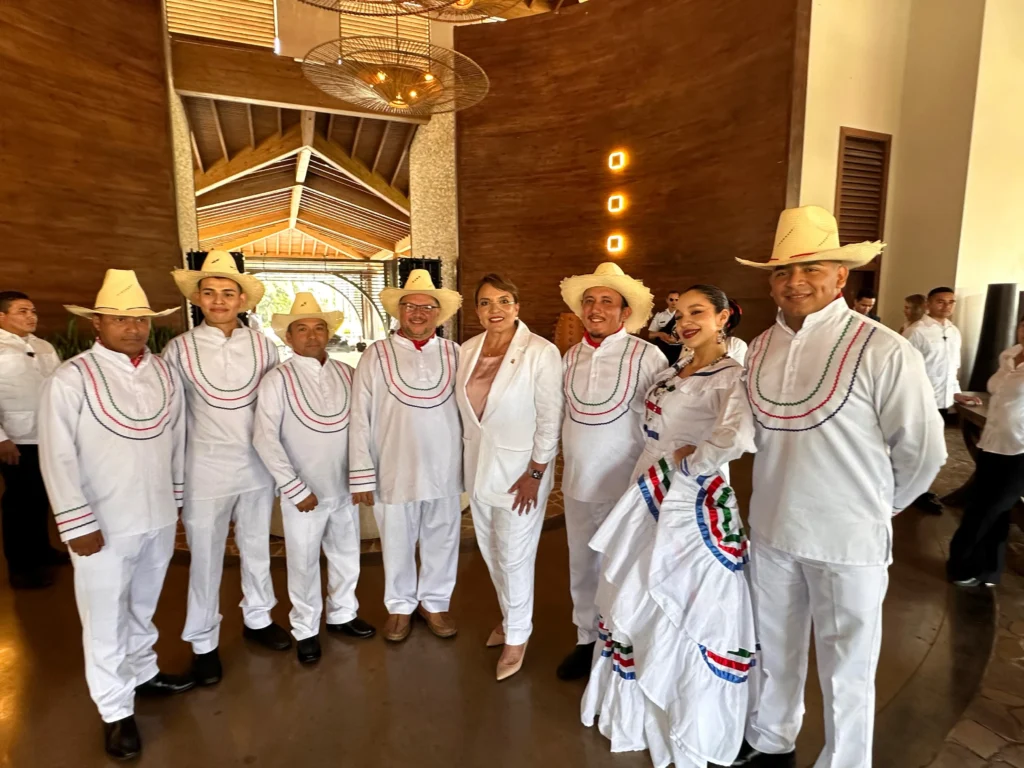 Cuadro Nacional de Danza con la Presidenta Xiomara Castro